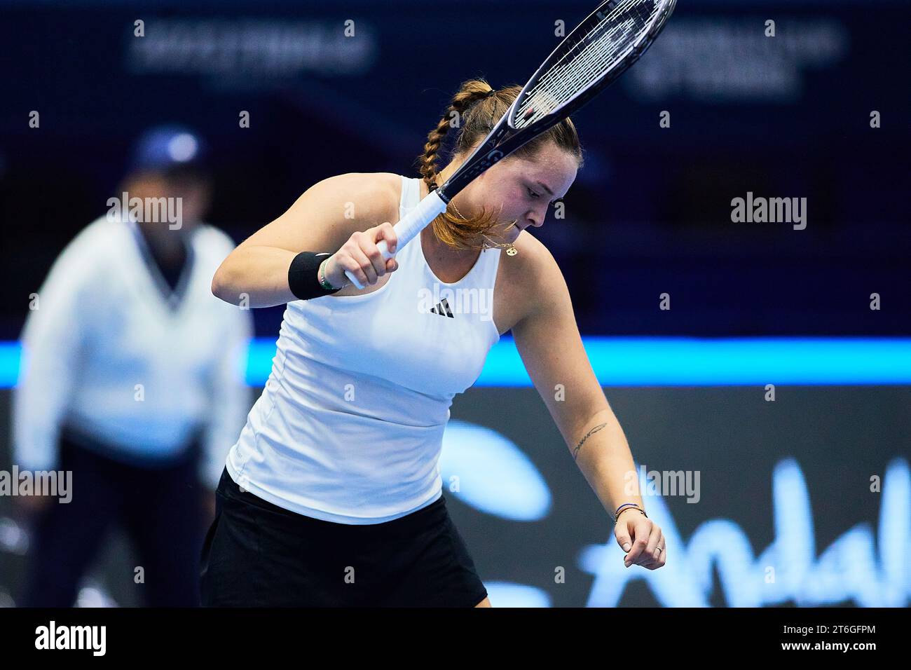 Sevilla, Spanien, 10. November 2023. Jule Niemeier aus Deutschland während des Spiels erneut Clara Burel aus Frankreich beim Billie Jean King Cup Finale in Sevilla. Kredit: Omar Arnau Kredit: Saolab/Alamy Live News Stockfoto