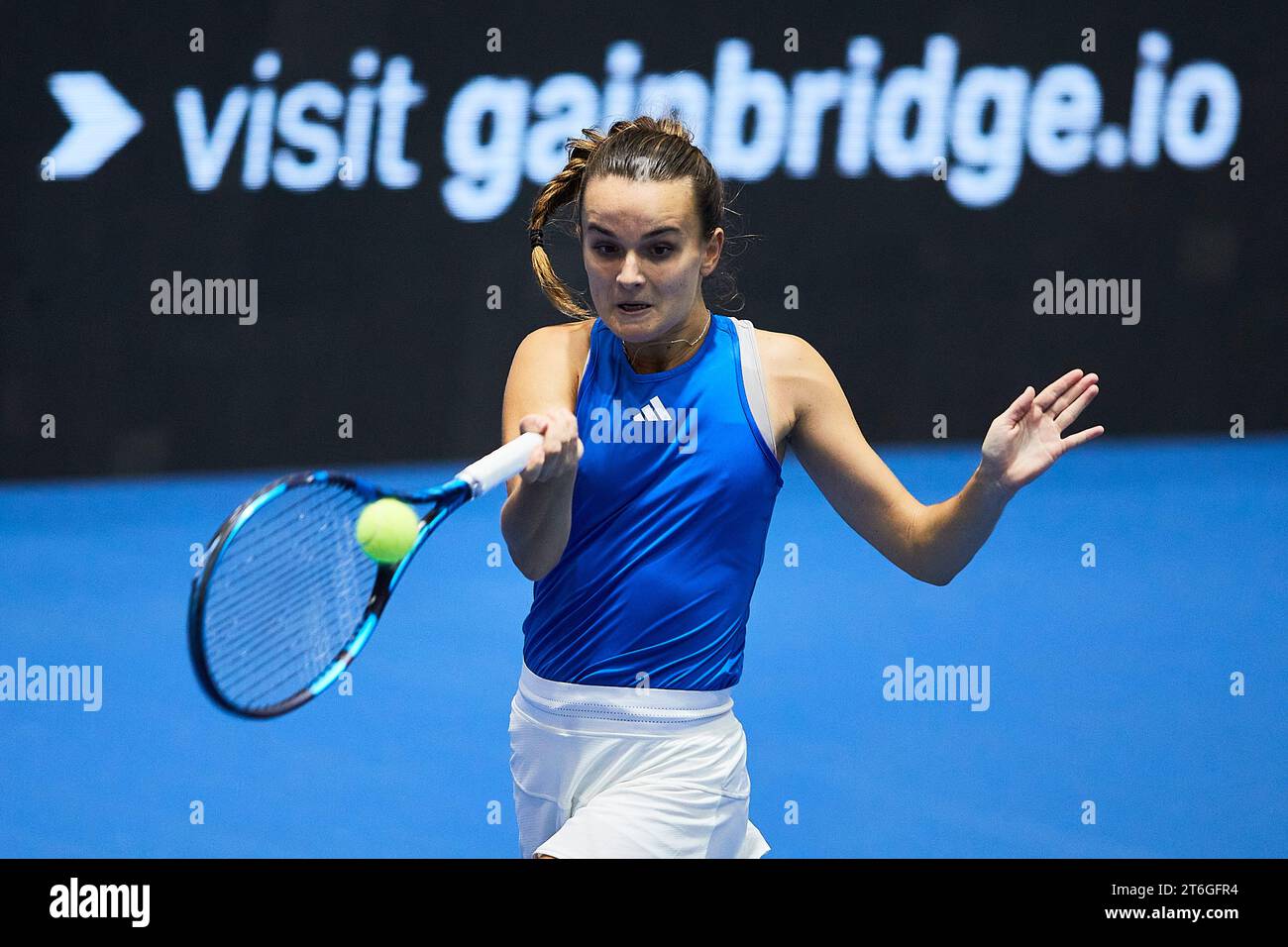 Sevilla, Spanien, 10. November 2023. Clara Burel aus Frankreich während des Spiels erneut Jule Niemeier aus Deutschland beim Billie Jean King Cup Finale in Sevilla. Kredit: Omar Arnau Kredit: Saolab/Alamy Live News Stockfoto