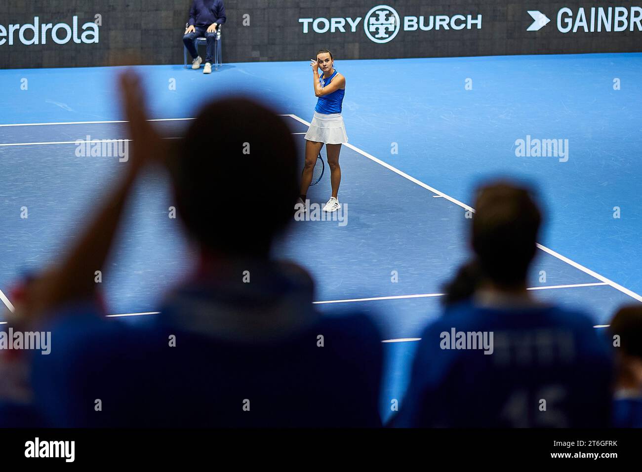 Sevilla, Spanien, 10. November 2023. Clara Burel aus Frankreich während des Spiels erneut Jule Niemeier aus Deutschland beim Billie Jean King Cup Finale in Sevilla. Kredit: Omar Arnau Kredit: Saolab/Alamy Live News Stockfoto