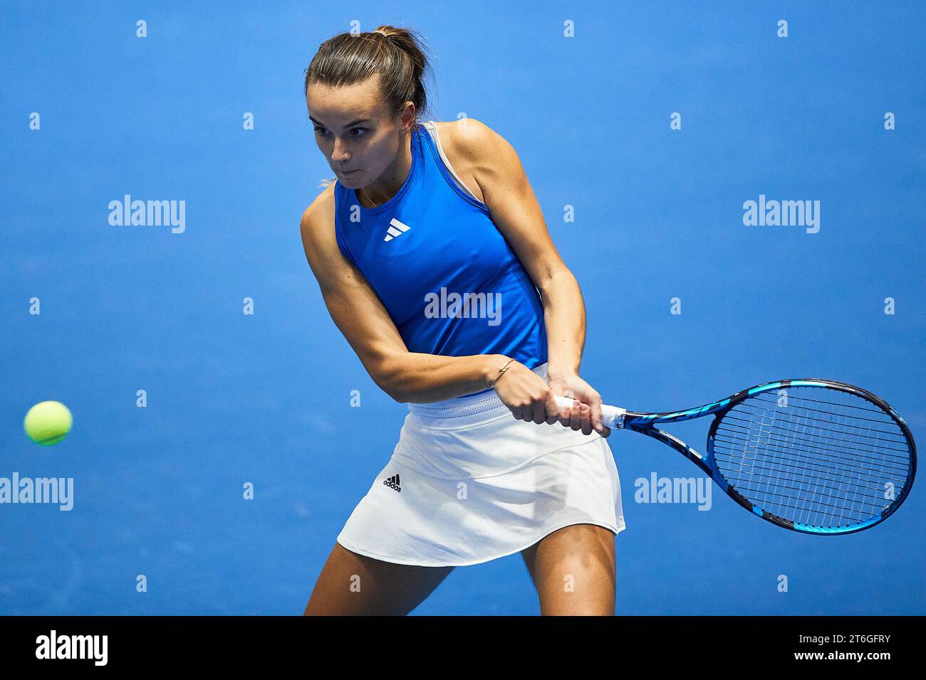 Sevilla, Spanien, 10. November 2023. Clara Burel aus Frankreich während des Spiels erneut Jule Niemeier aus Deutschland beim Billie Jean King Cup Finale in Sevilla. Kredit: Omar Arnau Kredit: Saolab/Alamy Live News Stockfoto