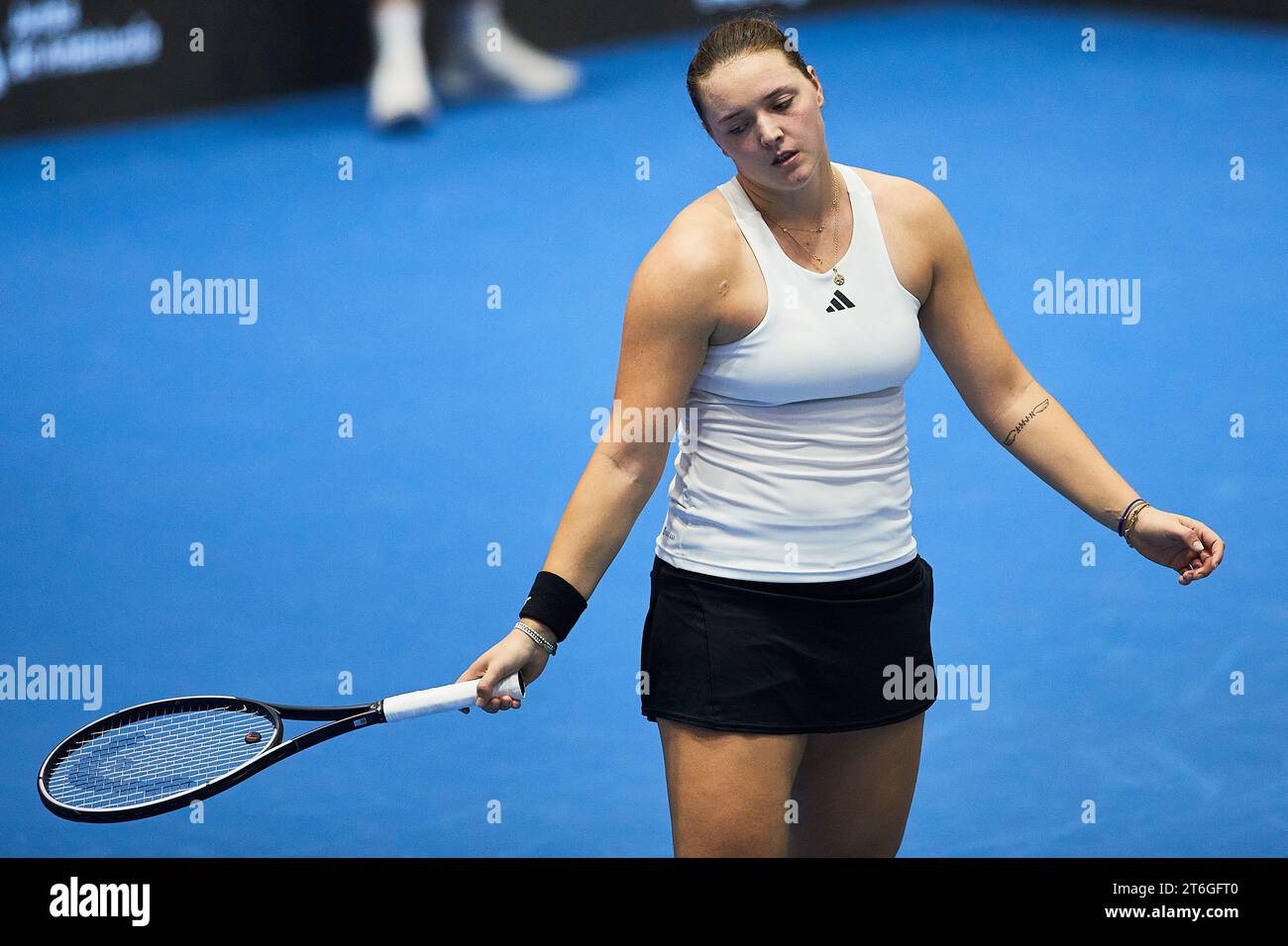 Sevilla, Spanien, 10. November 2023. Jule Niemeier aus Deutschland während des Spiels erneut Clara Burel aus Frankreich beim Billie Jean King Cup Finale in Sevilla. Kredit: Omar Arnau Kredit: Saolab/Alamy Live News Stockfoto
