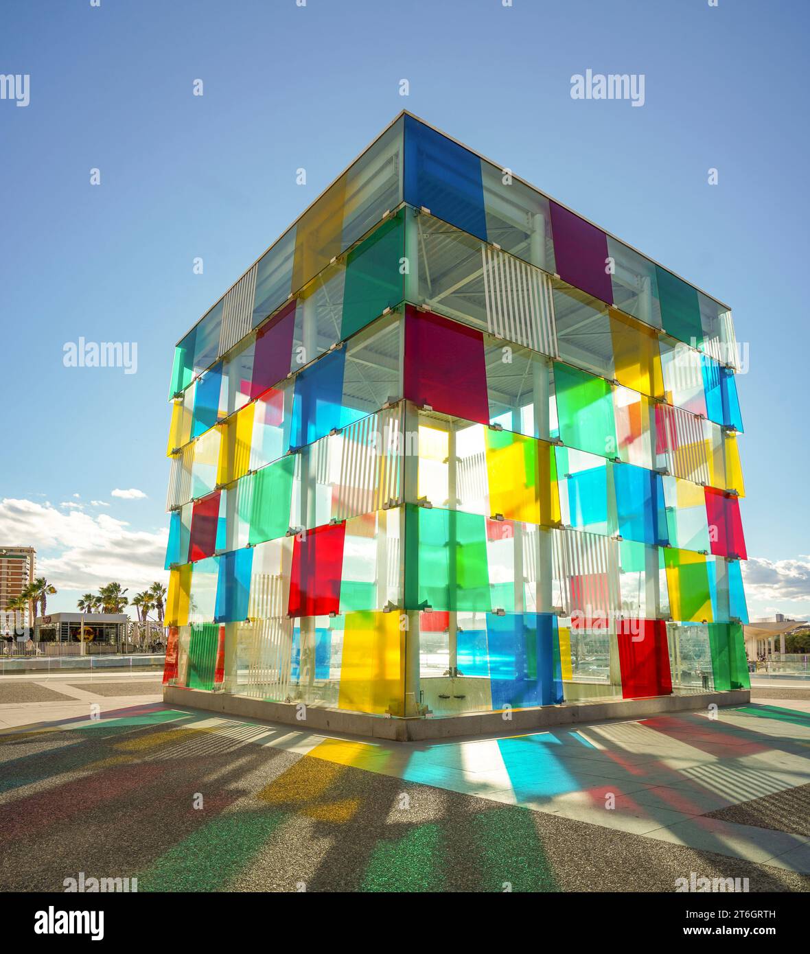 Pompidou Zentrum Malaga, das Centre Pompidou, der Würfel, Pop-up-Museum, an der Muelle Uno, der Hafen von Malaga, Andalusien, Spanien. Stockfoto