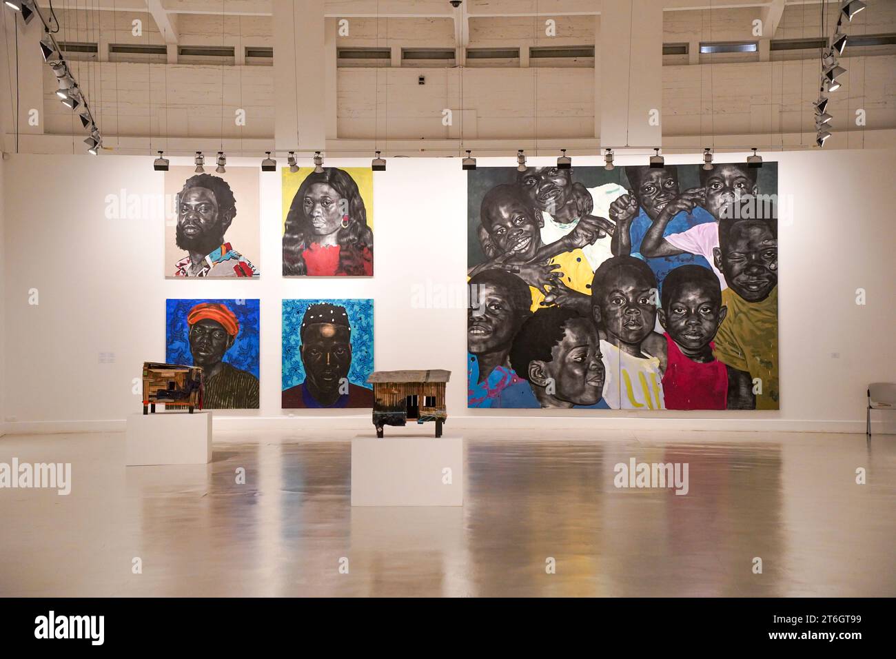 Kunstwerke von Atanda Quadri Adebayo, Künstlerin aus Nigeria, im Zentrum für zeitgenössische Kunst von Malaga, CAC Museum in Malaga, Andalusien, Stockfoto