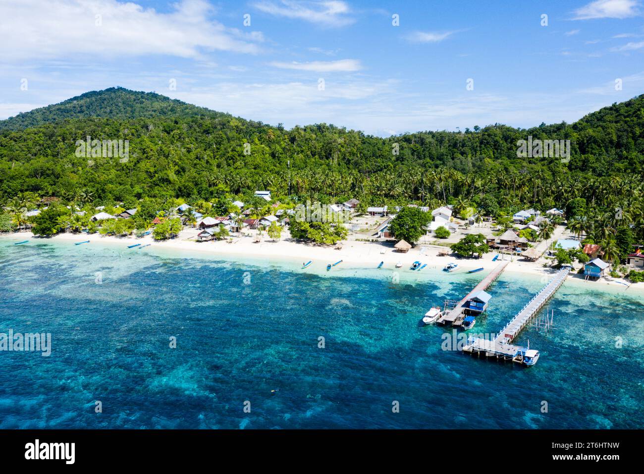 Luftaufnahme von Sauwandarek Village, Raja Ampat, West Papua, Indonesien Stockfoto