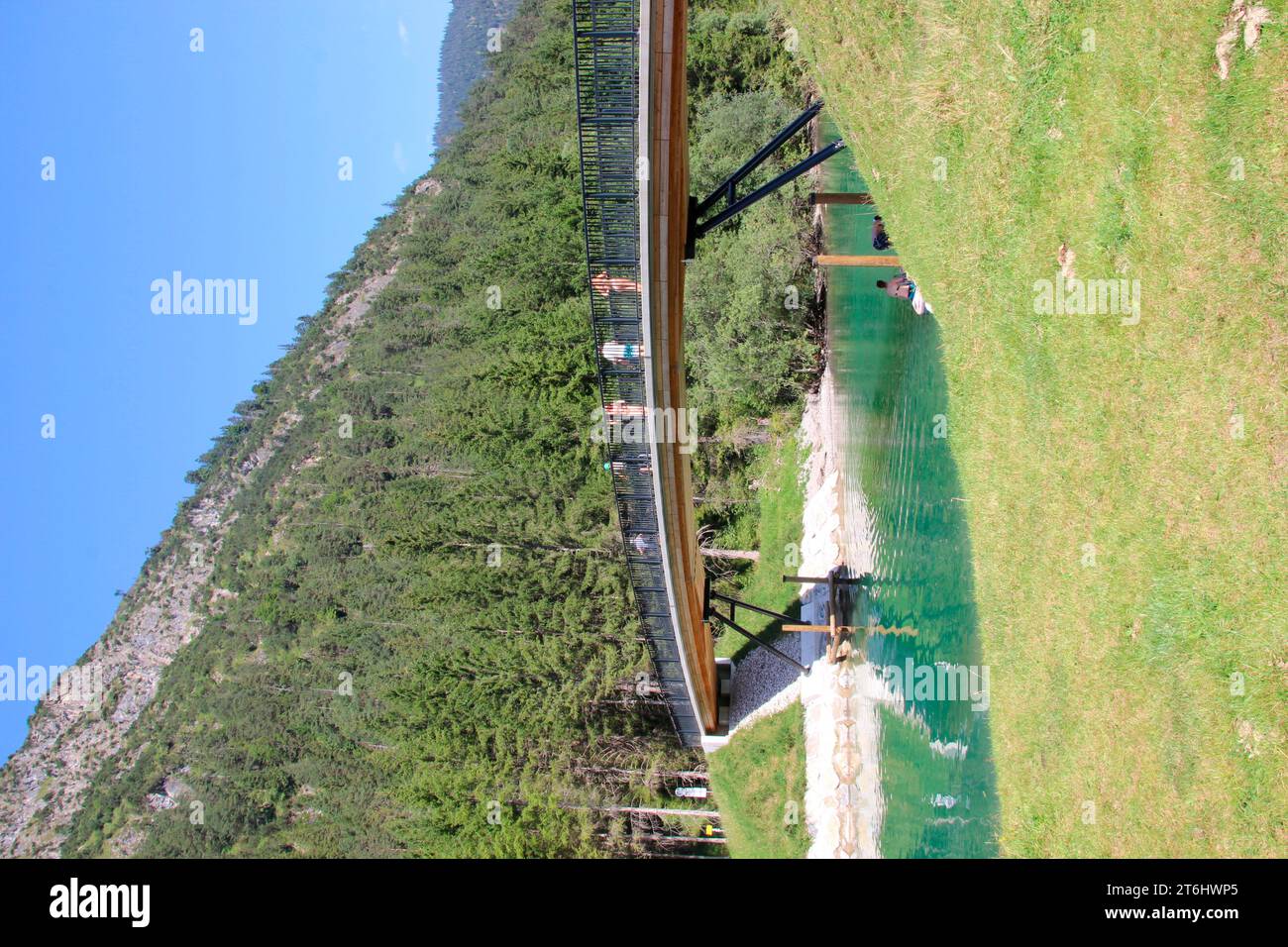 Neu erbaute Kanalbrücke zur Brücke der Wasserverbindung zwischen Plansee und Heiterwanger See, Heiterwang, Tirol, Österreich. Stockfoto