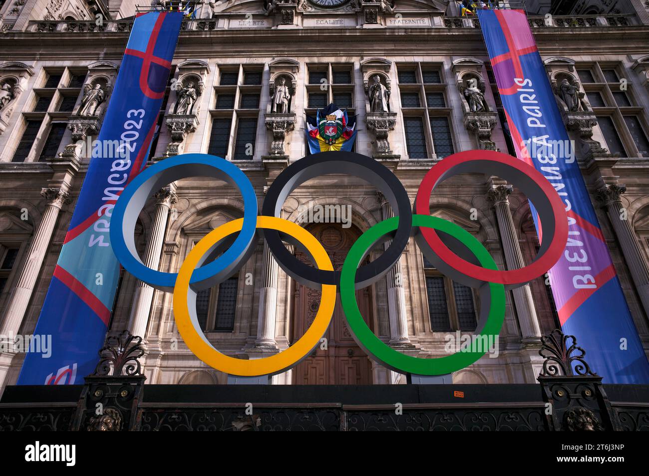 Logo, Rugb, Weltmeisterschaft, Weltmeisterschaft 2023, Olympische Ringe, Olympische Spiele, Logo, anlässlich der Olympischen Spiele 2024 in Paris, Rathaus, Hotel de Ville, Paris, Frankreich Stockfoto