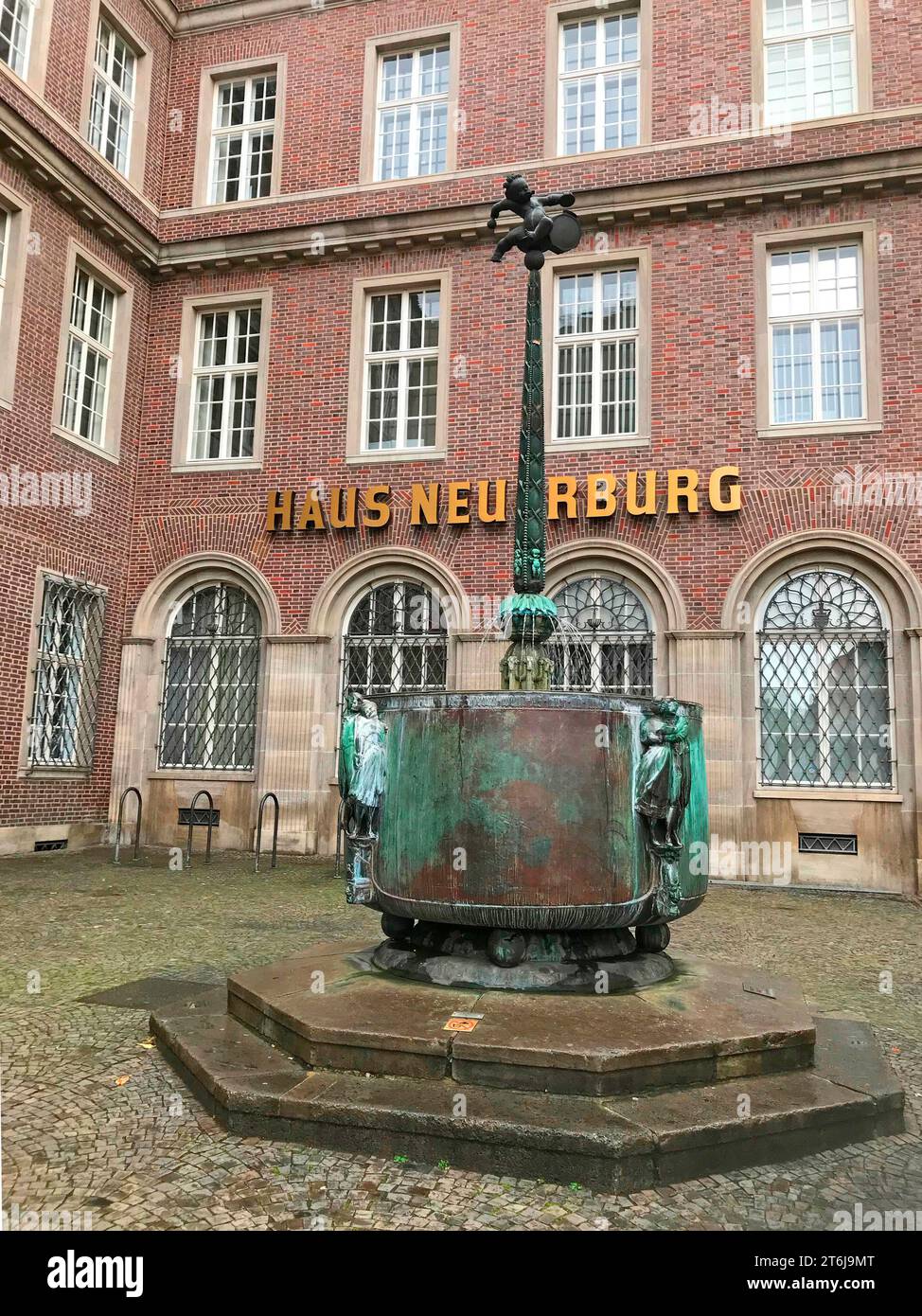 Neuerburg Haus mit Fastnachtsbrunnen, Köln, Nordrhein-Westfalen, Deutschland, Europa Stockfoto