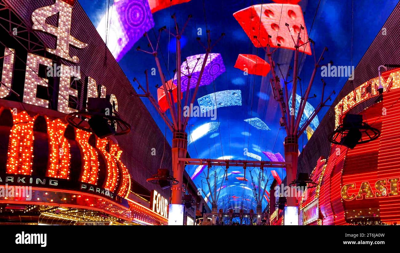 Las Vegas, USA; 18. Oktober 2023: Die berühmte Fremont Street, der älteste Teil dieser Stadt im Bundesstaat Nevada, in den Vereinigten Staaten von AME Stockfoto