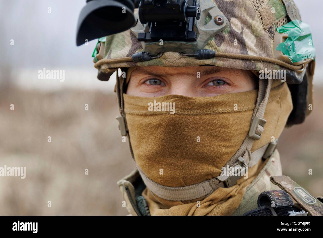 Soldaten der Asow-Brigade trafen am 9. November 2023 in Donezk, wo sie mit ihren Gewehren, Maschinengewehren und Granatwerfern übten. (Foto: John Rudoff/SIPA USA) Credit: SIPA USA/Alamy Live News Stockfoto