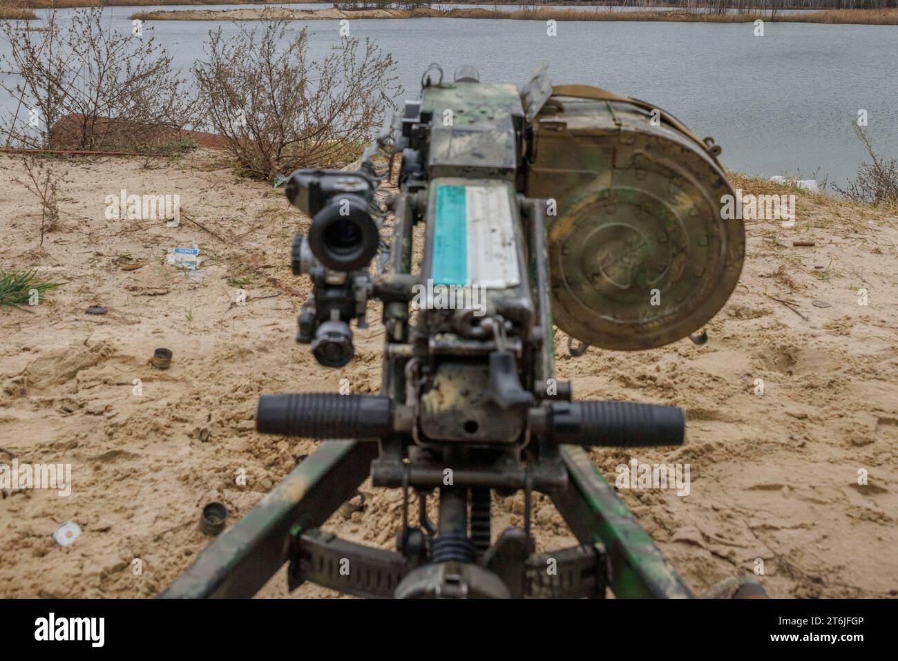 Die Soldaten der Asow-Brigade benutzen eine 30 mm-Linie aus der Sowjetzeit. AGS Granatwerfer (ähnlich dem amerikanischen 40 mm MK-19), am 9. November 2023 in Donezk Oblast. (Foto: John Rudoff/SIPA USA) Credit: SIPA USA/Alamy Live News Stockfoto