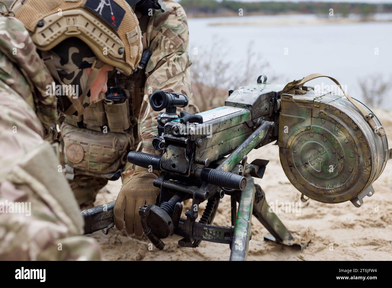 Die Soldaten der Asow-Brigade benutzen eine 30 mm-Linie aus der Sowjetzeit. AGS Granatwerfer (ähnlich dem amerikanischen 40 mm MK-19), am 9. November 2023 in Donezk Oblast. (Foto: John Rudoff/SIPA USA) Credit: SIPA USA/Alamy Live News Stockfoto