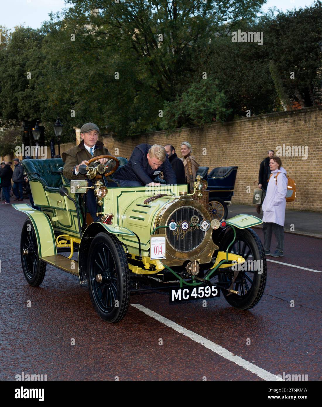 Eintritt in London zum Brighton Veteran Car Run Concours Marlborough Road St James's London Stockfoto