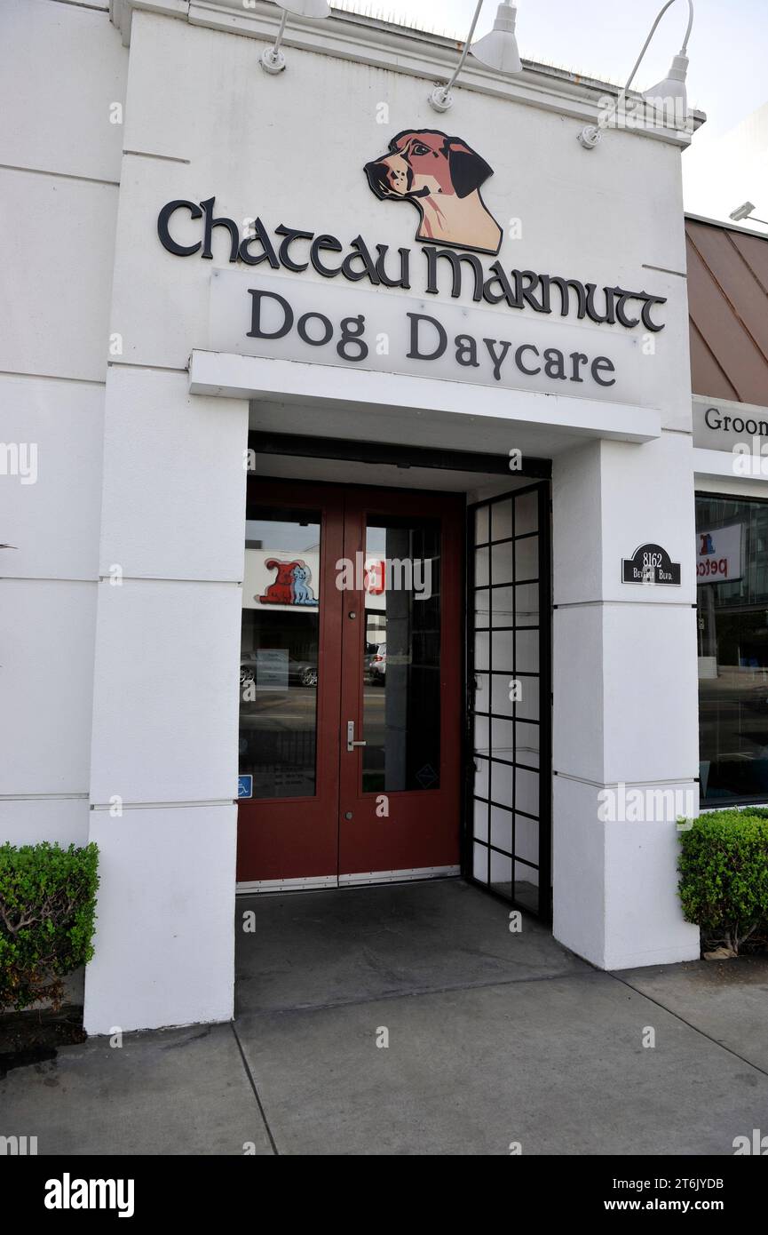 Das Chateau Marmutt Dog Kitas Center, ein kleines Unternehmen in Los Angeles, Califonia, USA Stockfoto