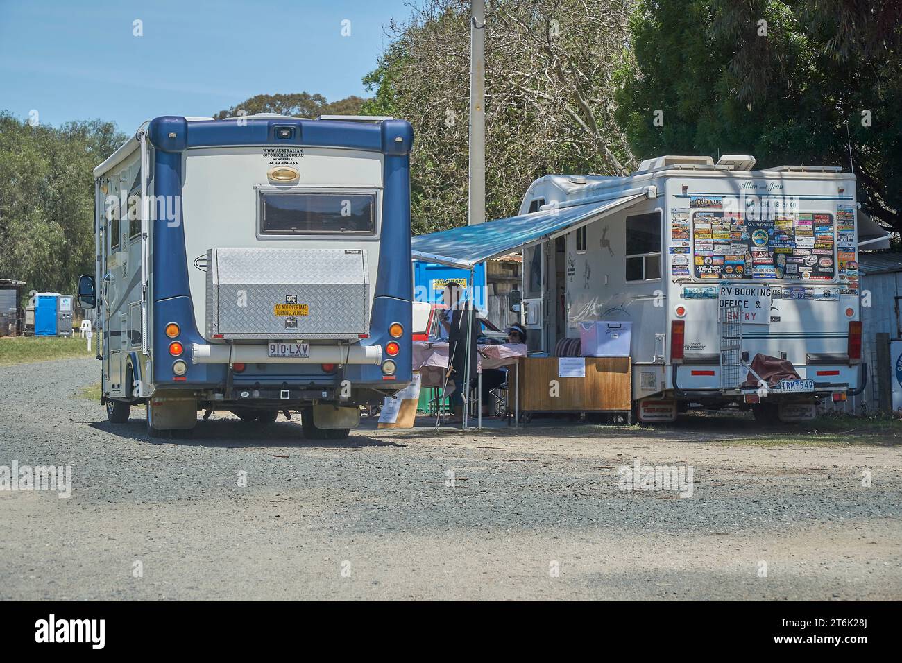 Kyabram, Victoria, Australien, 10. November 2023. Der Check-in-Punkt für Freizeitfahrzeuge und Wohnmobile beim Kyabram RV Country Music Festival fand auf dem Messegelände statt. Credit PjHickox/Alamy Live News Stockfoto