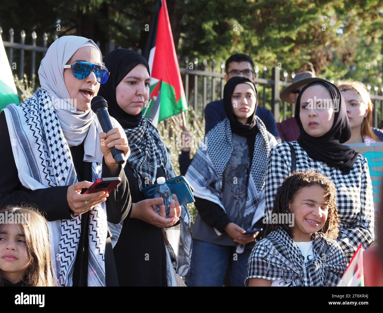 Canberra, Australien, 10. November 2023. Rund 200 Demonstranten versammeln sich vor der israelischen Botschaft und marschieren zur US-Botschaft, um einen sofortigen Waffenstillstand zu fordern und Israel die Belagerung von Gaza aufzuheben. Quelle: Leo Bild/Alamy Live News Stockfoto