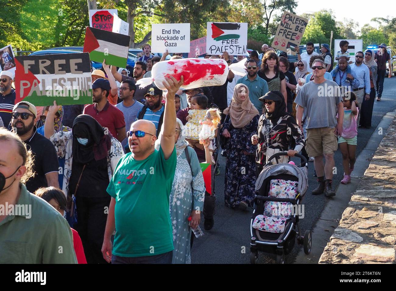 Canberra, Australien, 10. November 2023. Rund 200 Demonstranten versammeln sich vor der israelischen Botschaft und marschieren zur US-Botschaft, um einen sofortigen Waffenstillstand zu fordern und Israel die Belagerung von Gaza aufzuheben. Quelle: Leo Bild/Alamy Live News Stockfoto