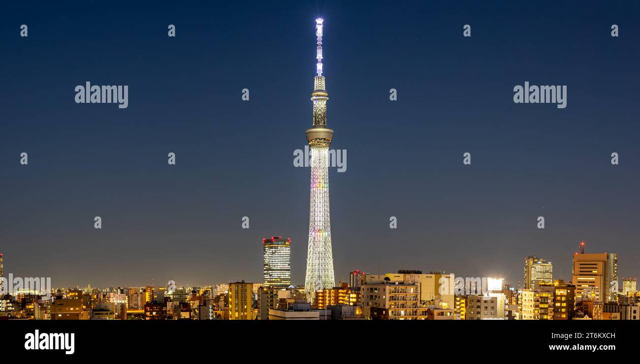 Tokio Skytree Tower mit Skyline bei Sonnenuntergang Stadtpanorama in Japan Stockfoto