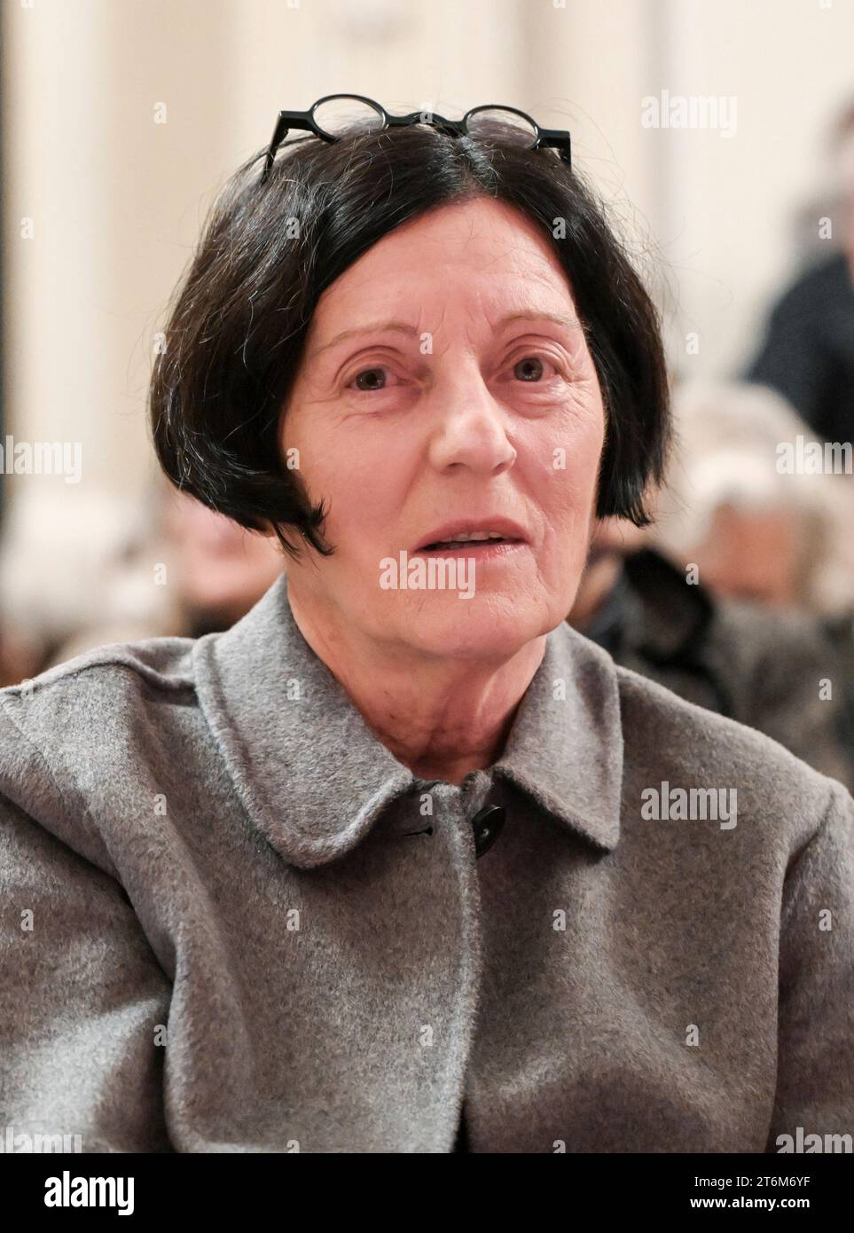 10. November 2023, Berlin: Die Schriftstellerin Herta Müller nimmt an der „Never Again“ IS Now Teil! - Lesen im Deutschen Theater. Texte gegen Antisemitismus von berühmten Autoren werden gelesen. Foto: Jens Kalaene/dpa Stockfoto