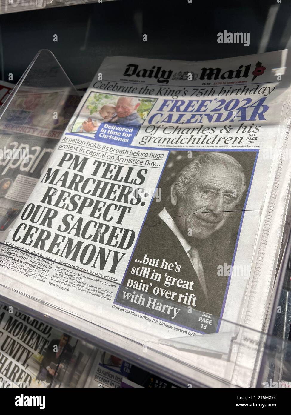 Eine Ausgabe der beliebten britischen Tageszeitung „Daily Mail“ vom 11. November 2023. Auf der Titelseite steht: „PM sagt Marchers, unsere heilige Zeremonie zu respektieren“, während die Spannungen vor einem geplanten Pro-Palästina-marsch in London, England, steigen. Stockfoto