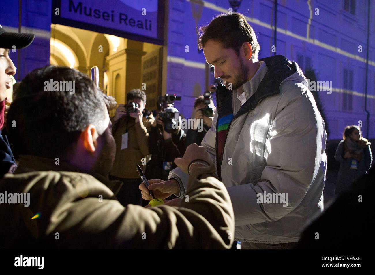 Turin, Italien. November 2023. Tennisspieler Daniil Medwedev trifft seine Fans auf der Piazza Castello, Turin, vor dem Nitto ATP Finals 2023, die mit Marco Destefanis/Alamy Live News beginnen Stockfoto