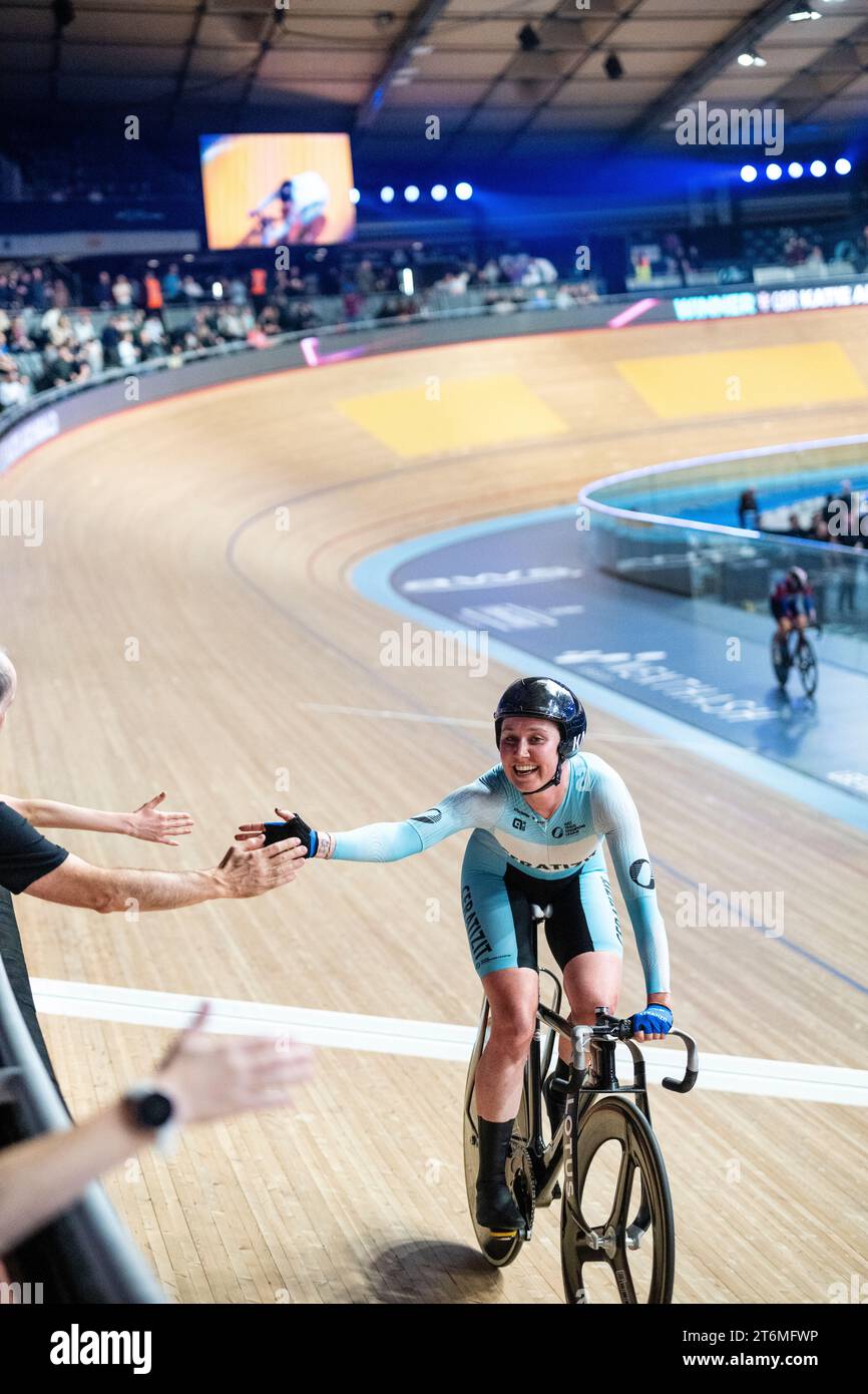 Katie Archibald UK feiert nach ihrem Sieg in der UCI Track League London Runde 4, 10. November Stockfoto
