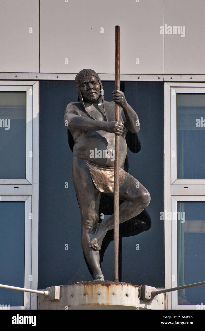 Statue eines Afrikaners im Haus auf dem Salzplatz in der Altstadt von Wrocław, Niederschlesien, Polen Stockfoto