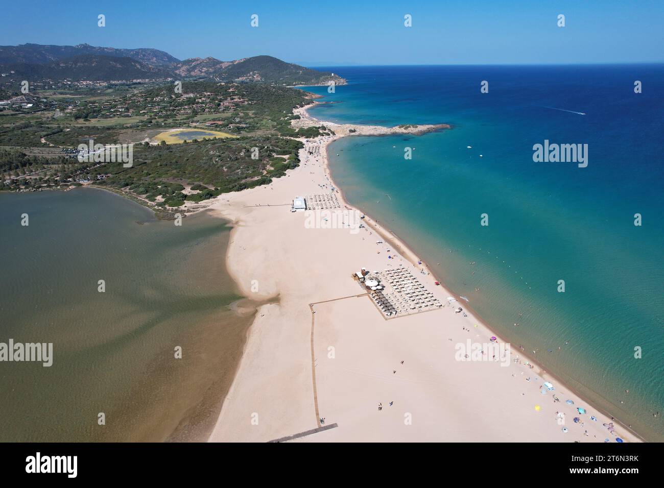 Su Giudeu Beach, Sardinien, Italien. Drohnenansicht. Stockfoto