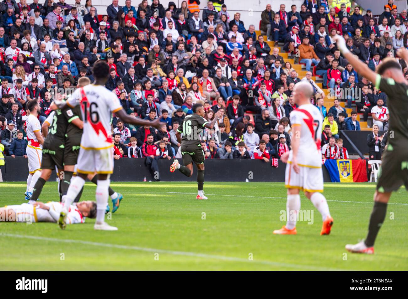 11. November 2023, Madrid, Spanien: Savio Moreira de Oliveira (Savio) aus Girona feiert sein Tor während des Fußballspiels La Liga EA Sports 2022/23 zwischen Rayo Vallecano und Girona im Estadio de Vallecas in Madrid. (Kreditbild: © Alberto Gardin/ZUMA Press Wire) NUR REDAKTIONELLE VERWENDUNG! Nicht für kommerzielle ZWECKE! Stockfoto