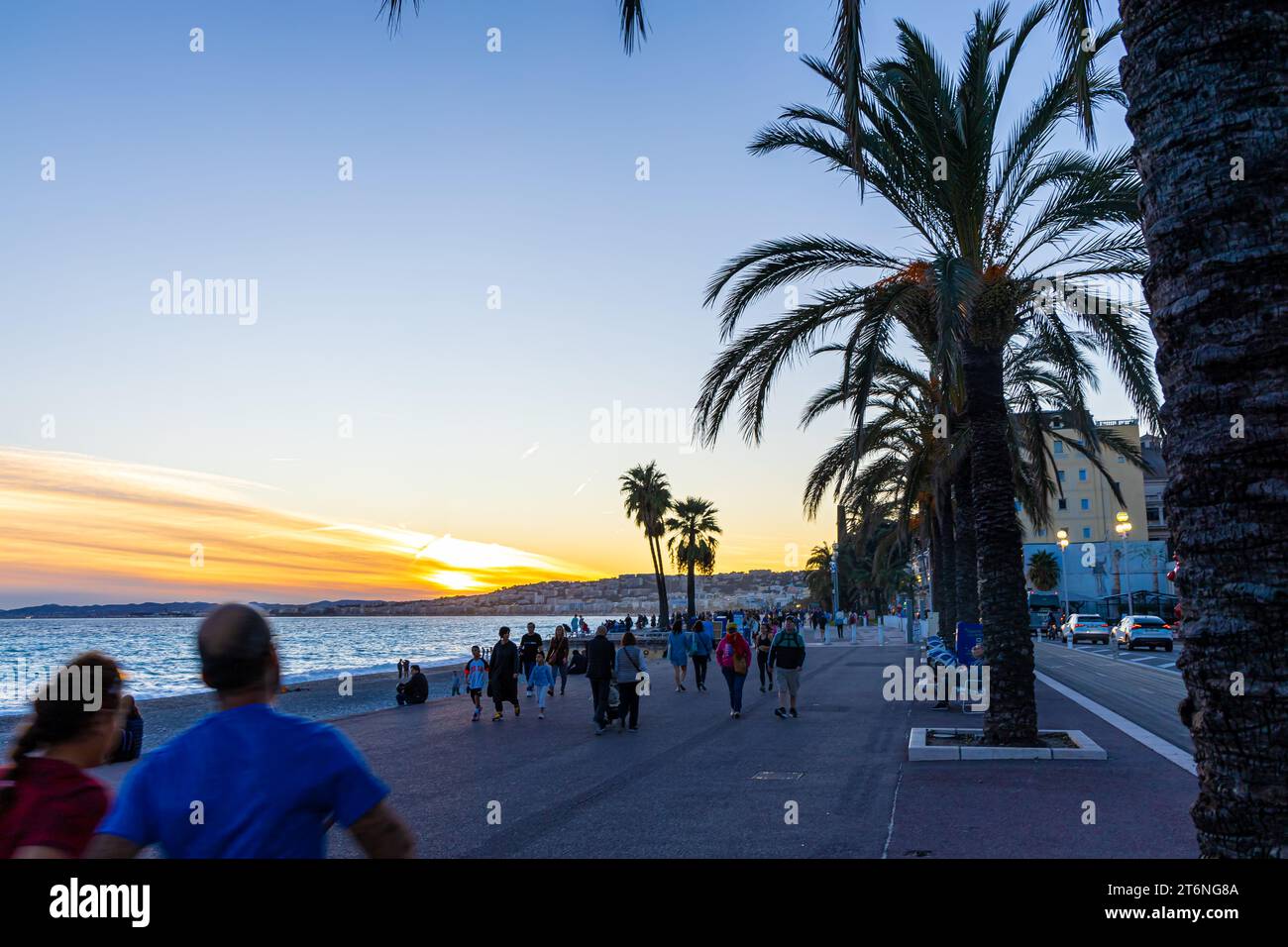 Blick auf den Sonnenuntergang von Nizza, der Hauptstadt des Departements Alpes-Maritimes an der französischen Riviera Stockfoto