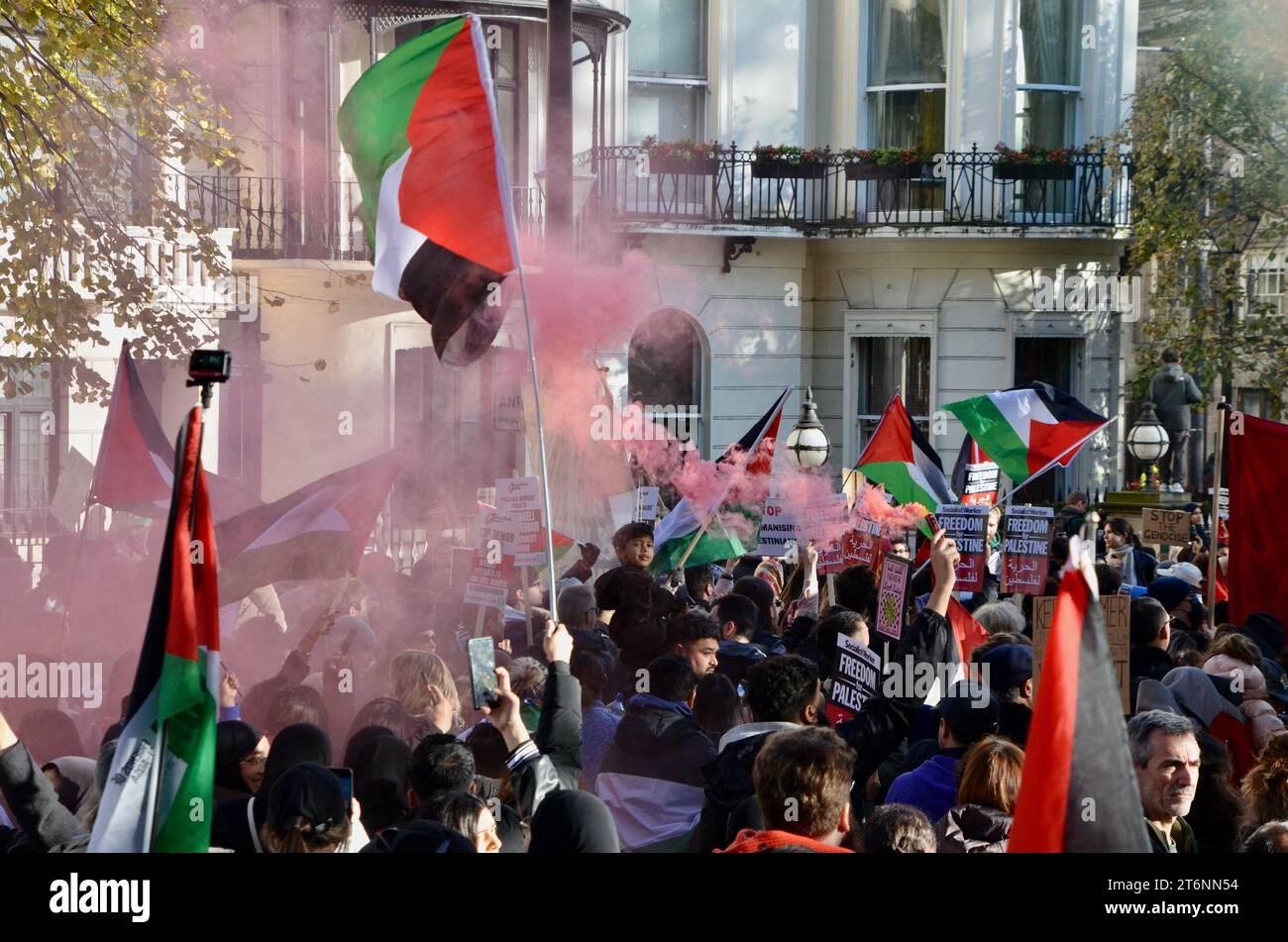Szenen aus der Massendemonstration gegen den Krieg pro Waffenstillstand in Zentral-london, die einen Waffenstillstand in palästina israel forderte gaza 11. november 2023 Stockfoto