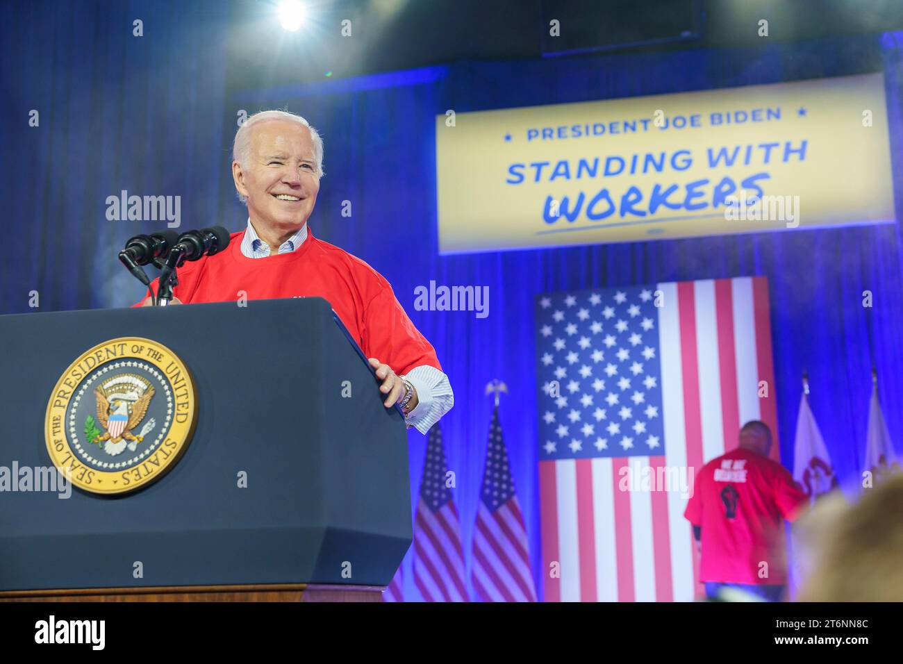 Belvidere, Usa. November 2023. US-Präsident Joe Biden spricht am 9. November 2023 in Belvidere, Illinois, über die Schaffung von gewerkschaftsjobs und das UAW-Abkommen mit Stellantis. Quelle: Adam Schultz/White House Photo/Alamy Live News Stockfoto