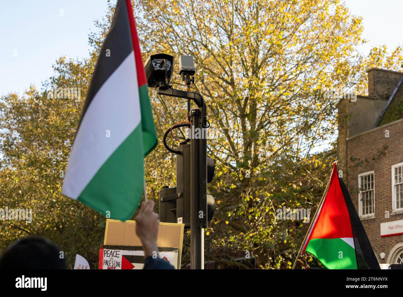 London Großbritannien 11. November 2023 große ProPalestine-Kundgebung im Zentrum Londons, während einer engen Polizeioperation. London UK Credit Ian DavidsonAlamy Live News Stockfoto