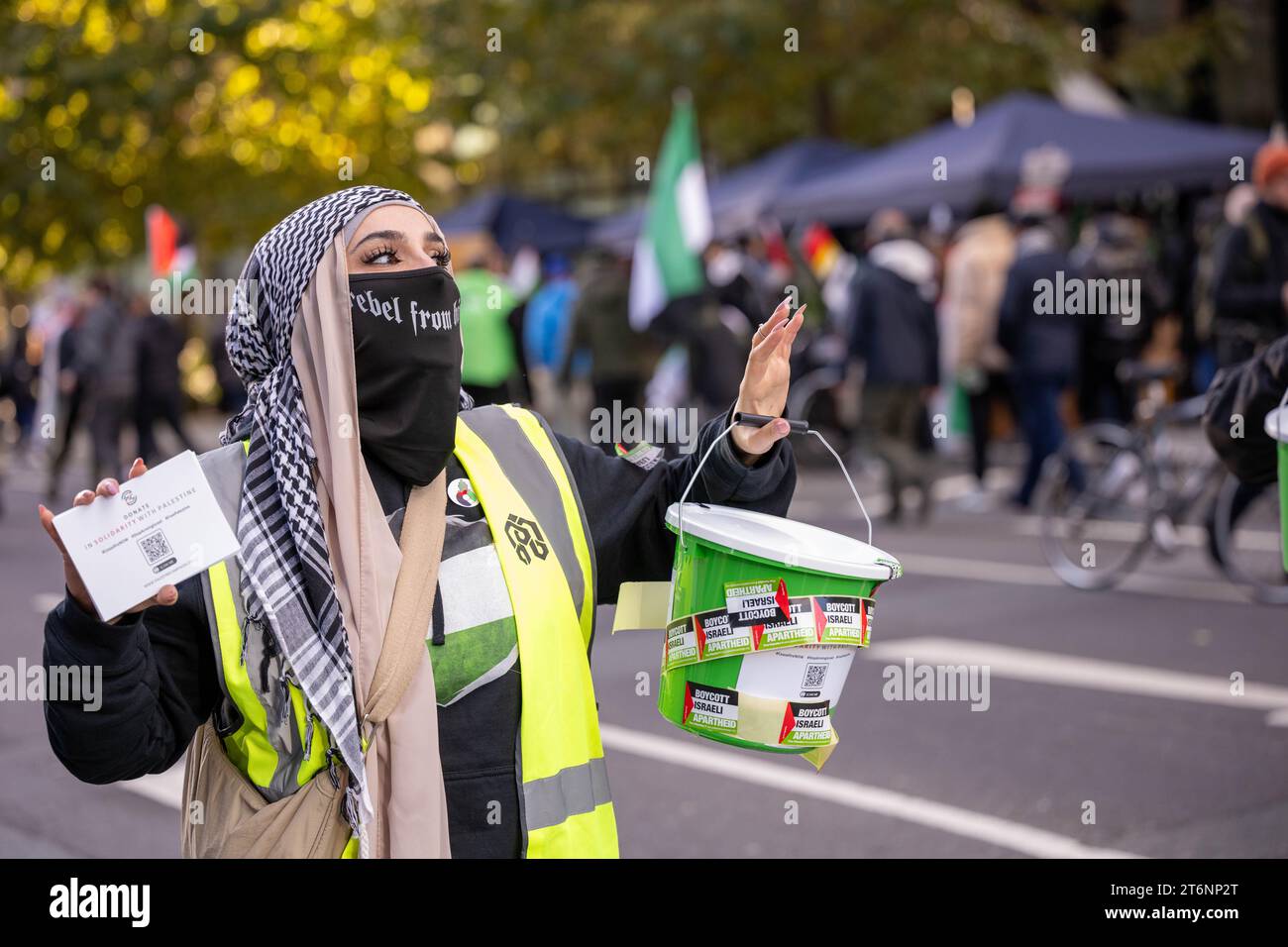 London Großbritannien 11. November 2023 große ProPalestine-Kundgebung im Zentrum Londons, während einer engen Polizeioperation. London UK Credit Ian DavidsonAlamy Live News Stockfoto