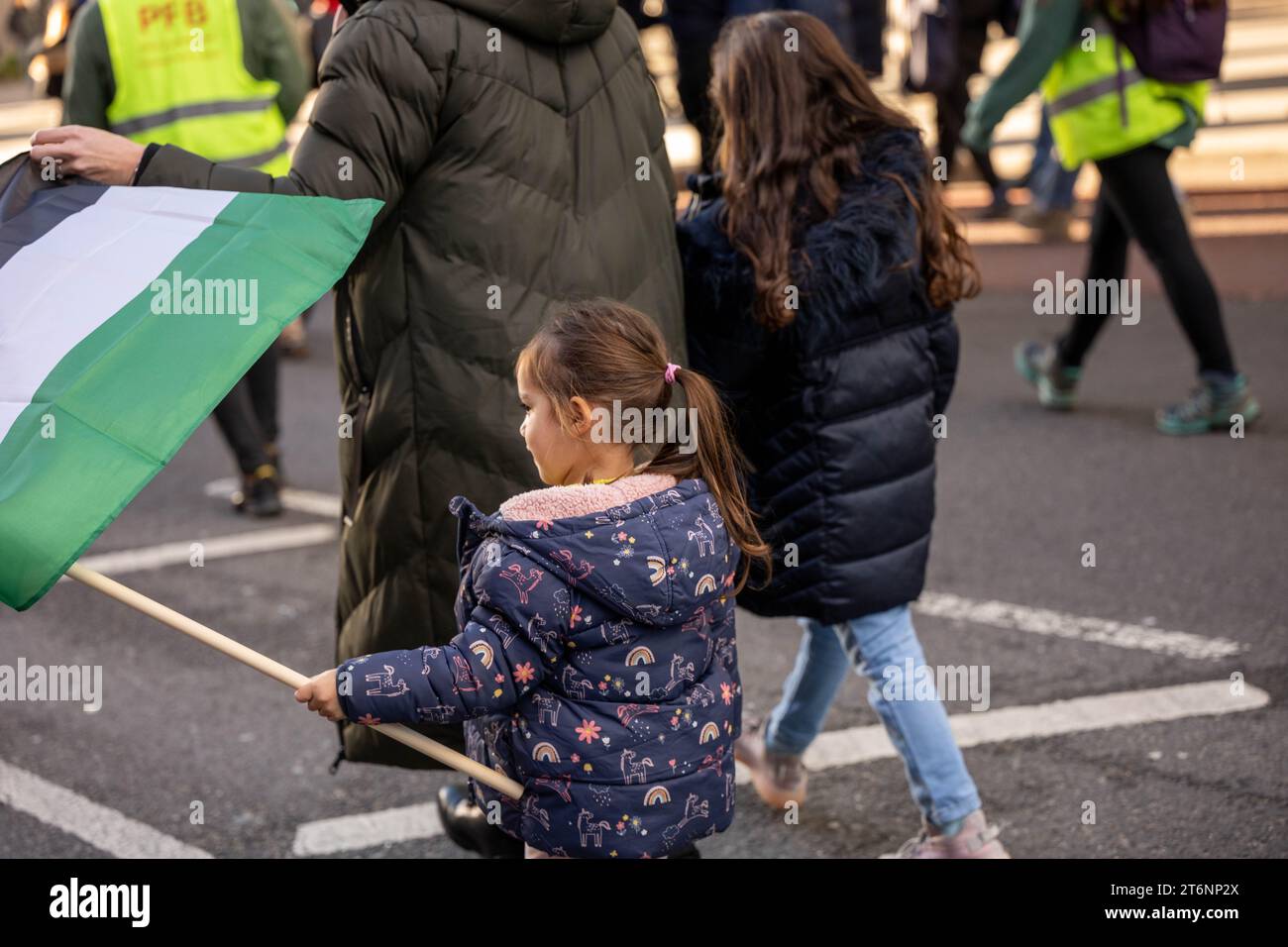 London Großbritannien 11. November 2023 große ProPalestine-Kundgebung im Zentrum Londons, während einer engen Polizeioperation. London UK Credit Ian DavidsonAlamy Live News Stockfoto