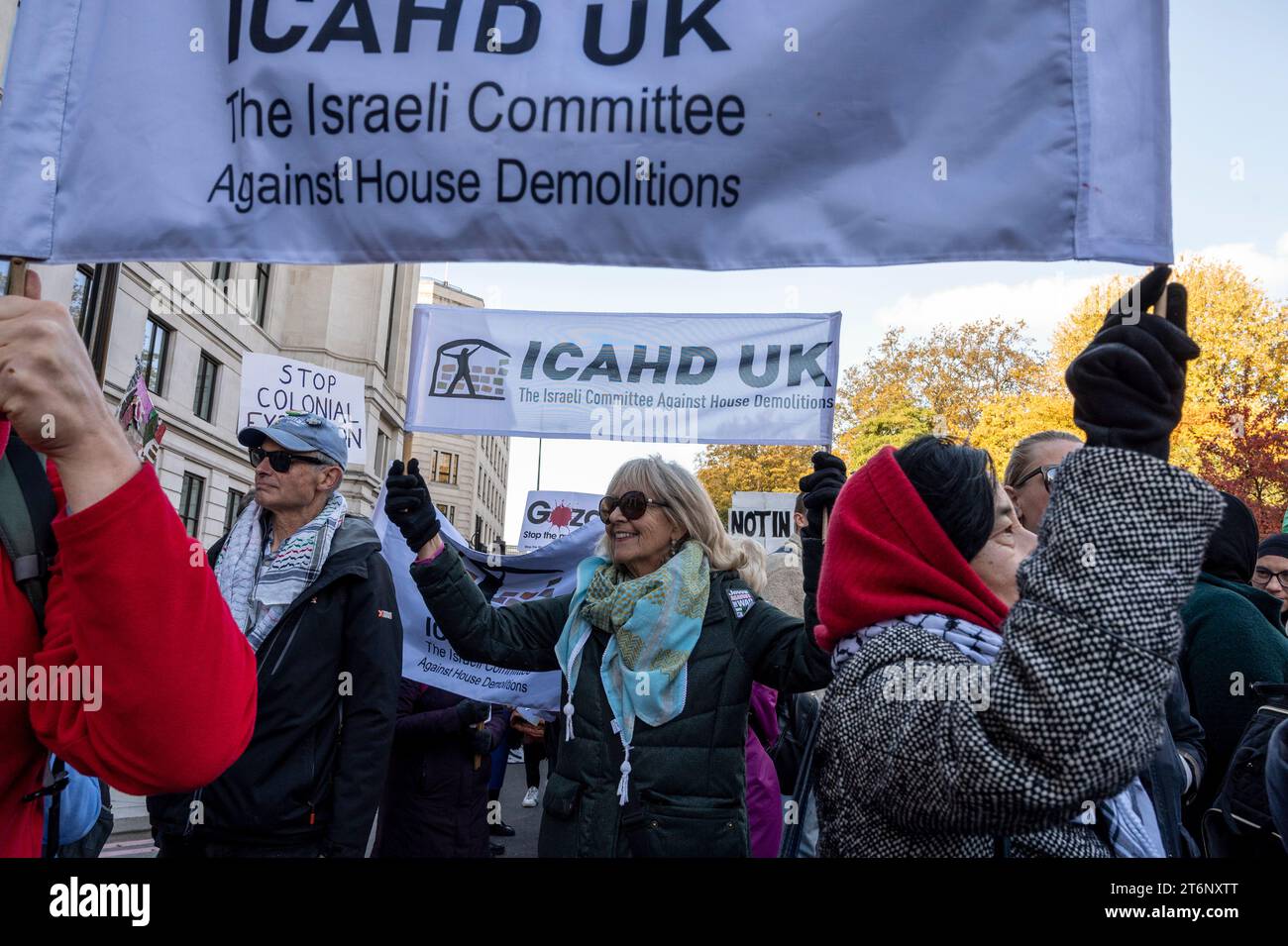 Protest gegen den Krieg im Gazastreifen mit Spruchbändern des israelischen Komitees gegen Hausabrisse. London Stockfoto
