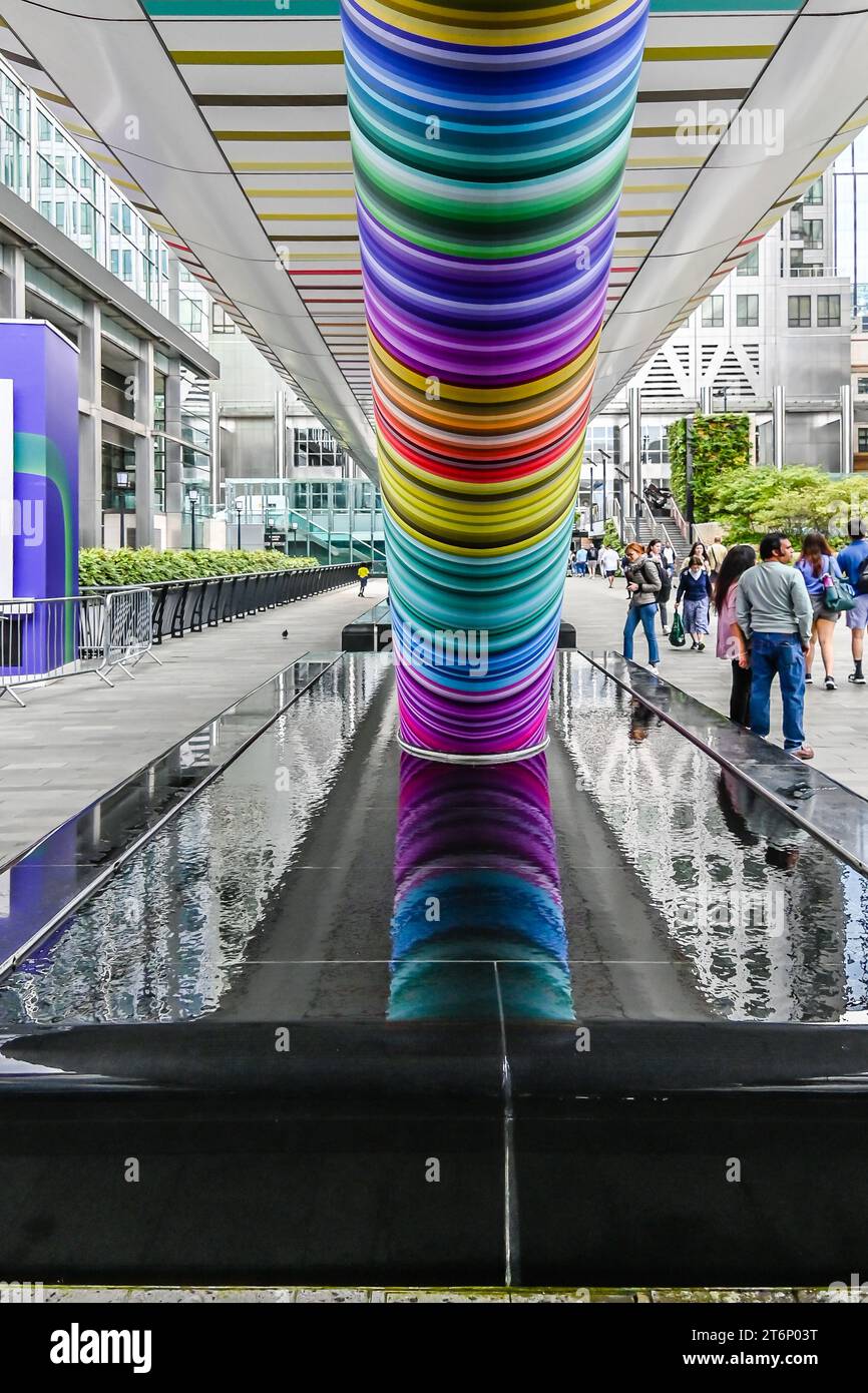Captivated by Colour – öffentliche Kunst an der Canary Wharf Stockfoto