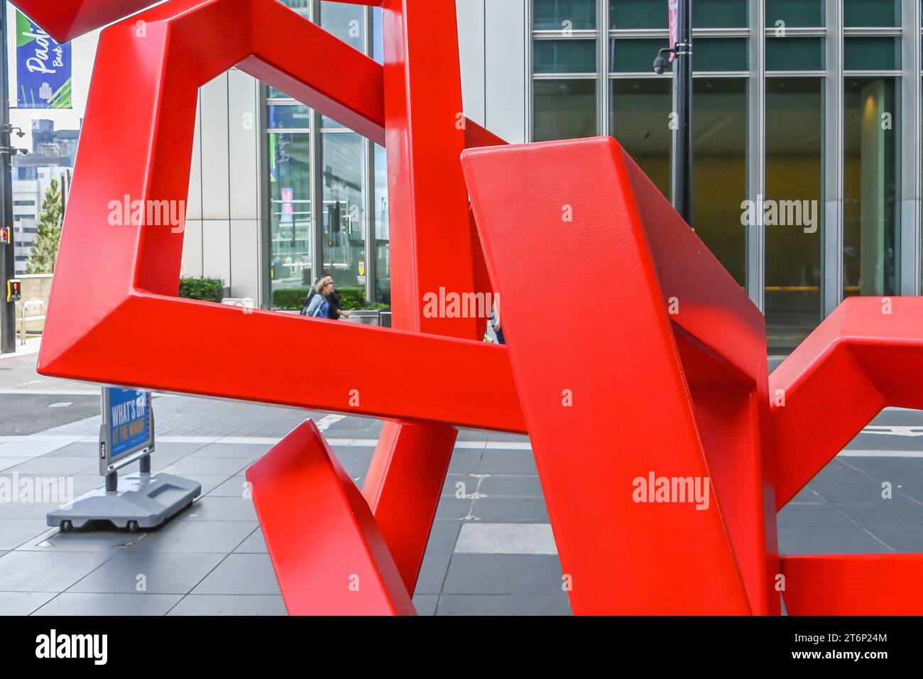 Scribbleform-Skulptur von Julian Wild in canary Wharf Stockfoto