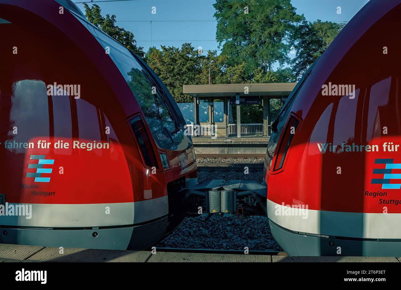 STUTTGART - Bad Cannstatt, Baden - Württemberg, Deutschland - August 25,2016: Der Bahnhof ist es eine kleine Station zwischen Bad Cannstatt und Fellbach und es' Stockfoto