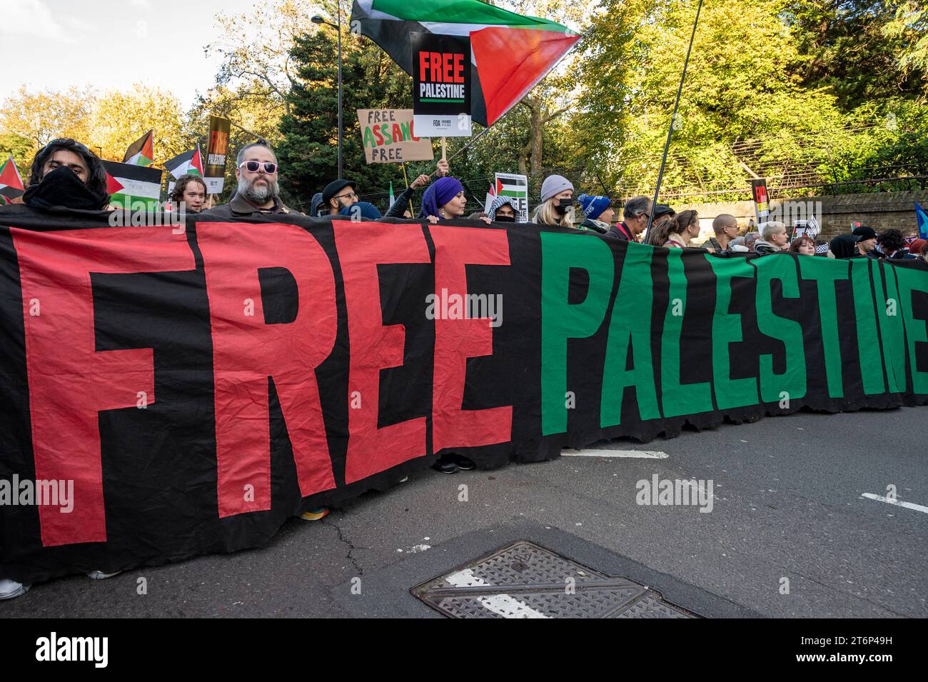 Großes Banner „Freies Palästina“. Protest gegen den Krieg in Gaza, London 11. November 2023. Stockfoto