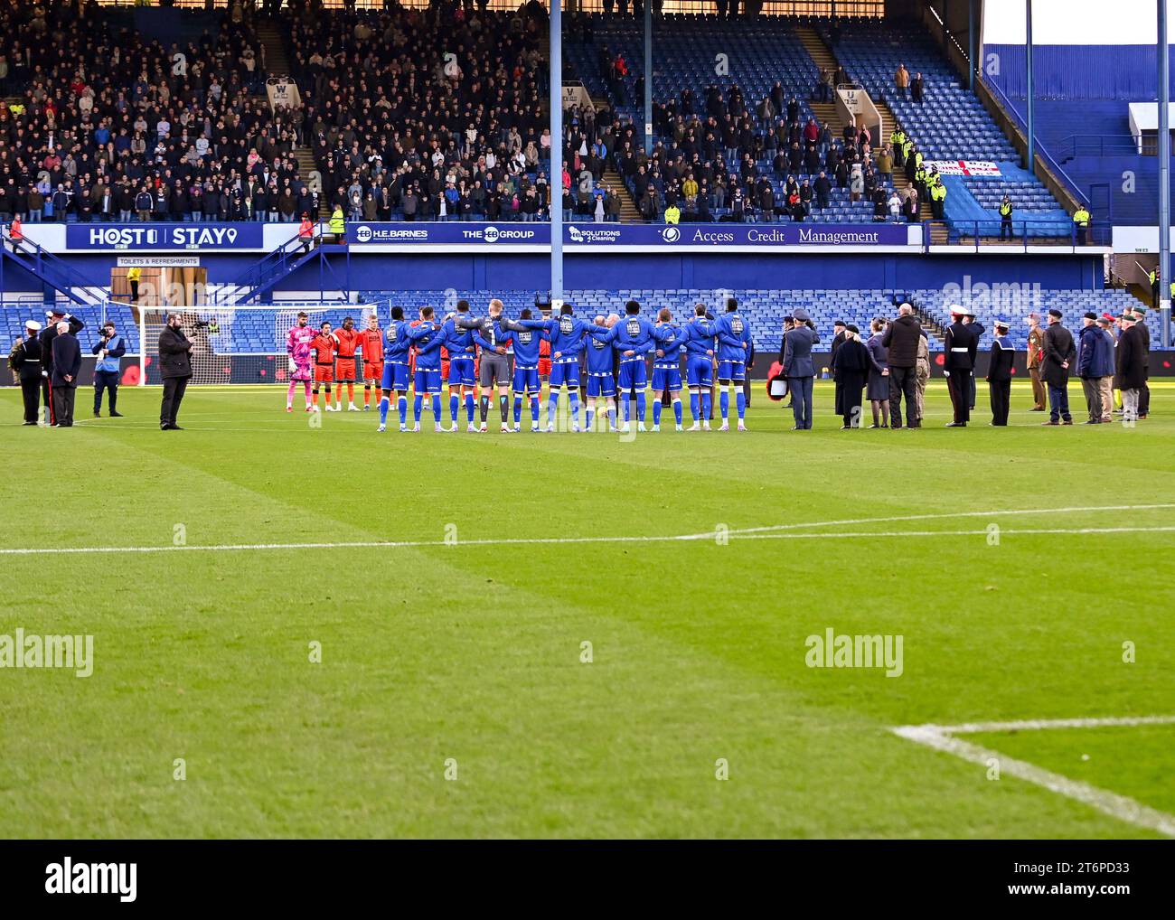 Schweigeminute vor dem Sky Bet Championship Match Sheffield Wednesday vs Millwall in Hillsborough, Sheffield, Großbritannien, 11. November 2023 (Foto: Craig Cresswell/News Images) Stockfoto