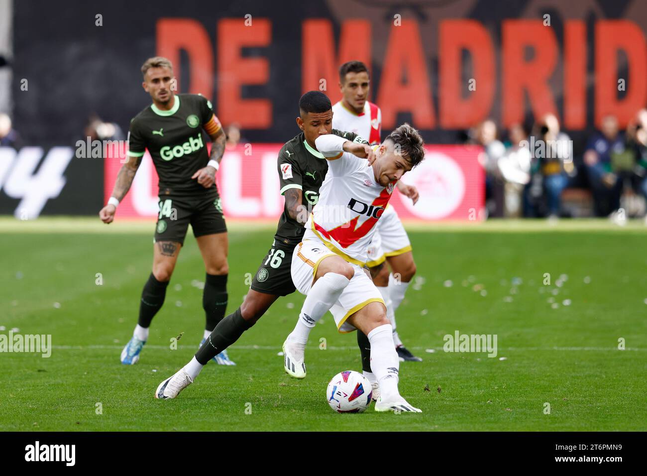 Andrei Ratiu von Rayo Vallecano während der spanischen Meisterschaft La Liga Fußball Spiel zwischen Rayo Vallecano und Girona FC am 11. November 2023 im Estadio de Vallecas in Madrid, Spanien Stockfoto