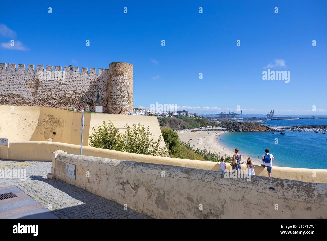 Sines, Portugal - 12.09.2023: Blick auf die Altstadt von Sines im Süden Portugals. Stockfoto