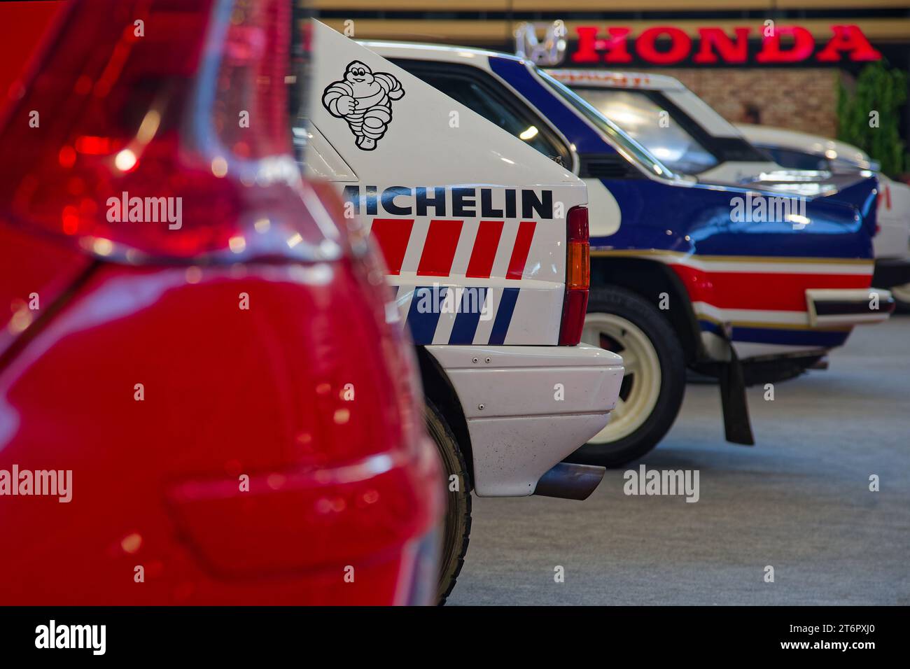 LYON, 10. November 2023 : die Ausstellung Epoqu'Auto wird seit 1979 organisiert und bringt eine renommierte Auswahl an alten Autos, zahlreiche Aussteller, Stockfoto