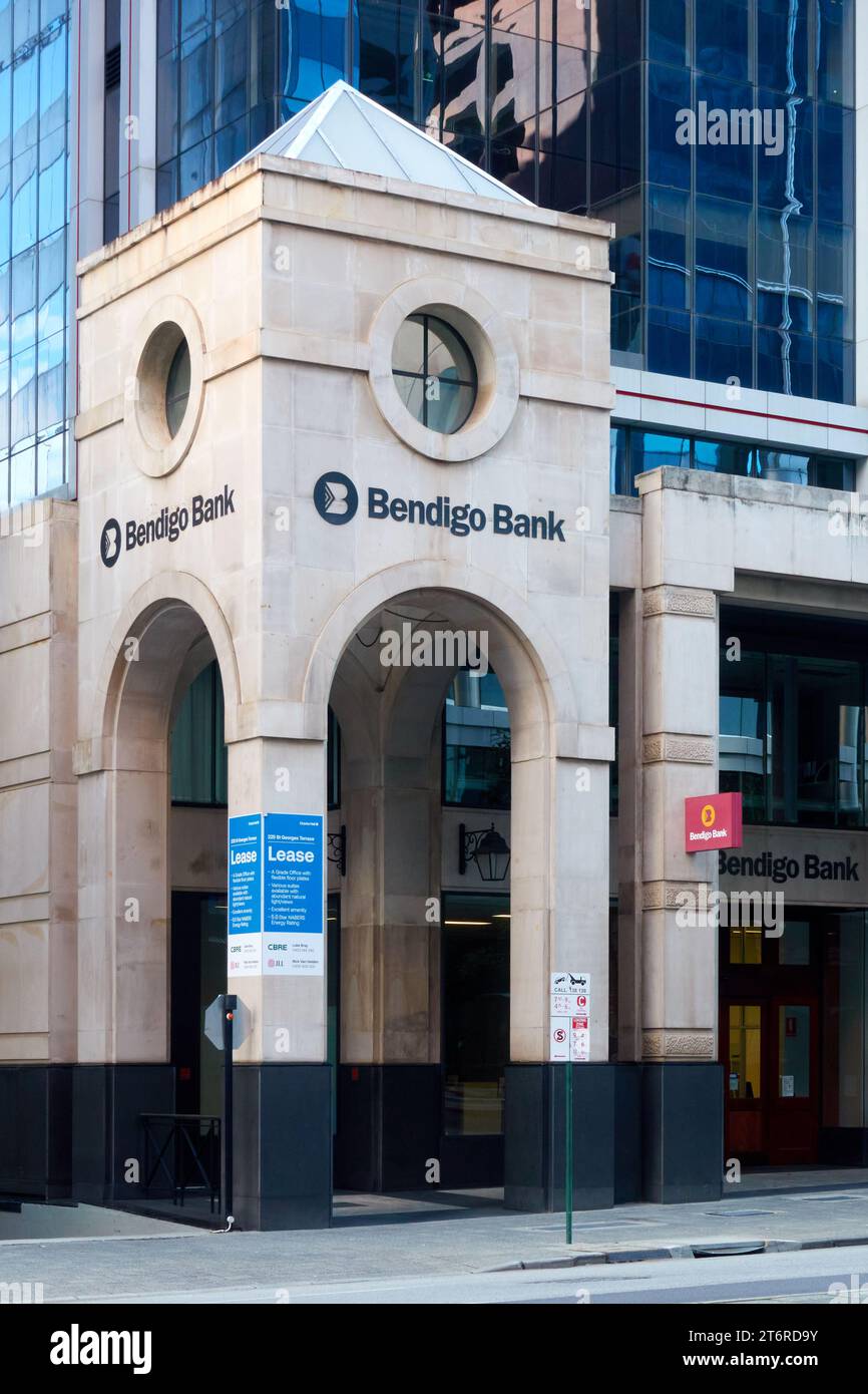 Der Eingang zur Bendigo Bank Niederlassung in St Georges Terrace im zentralen Geschäftsviertel der Stadt Perth, Western Australia. Stockfoto