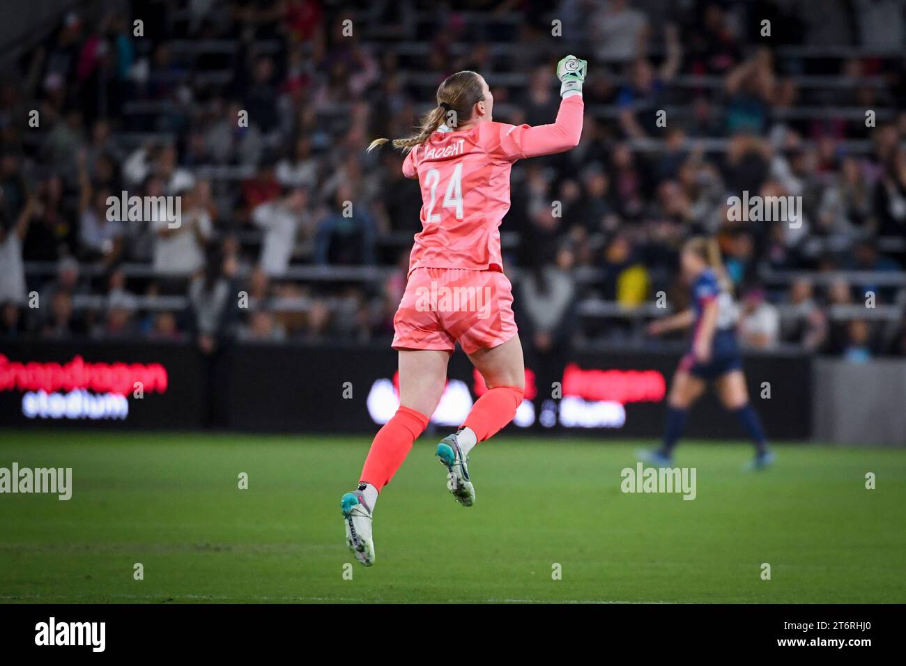 San Diego, USA, 11. November 2023: Mandy Haught (24 Gotham FC) feiert nach dem ersten Tor von Gotham FC während der National Women’s Soccer League Championship zwischen OL Reign und Gotham FC im Snapdragon Stadium in San Diego, CA USA (NUR REDAKTIONELLE VERWENDUNG). (Rebekah Wynkoop/SPP) Stockfoto