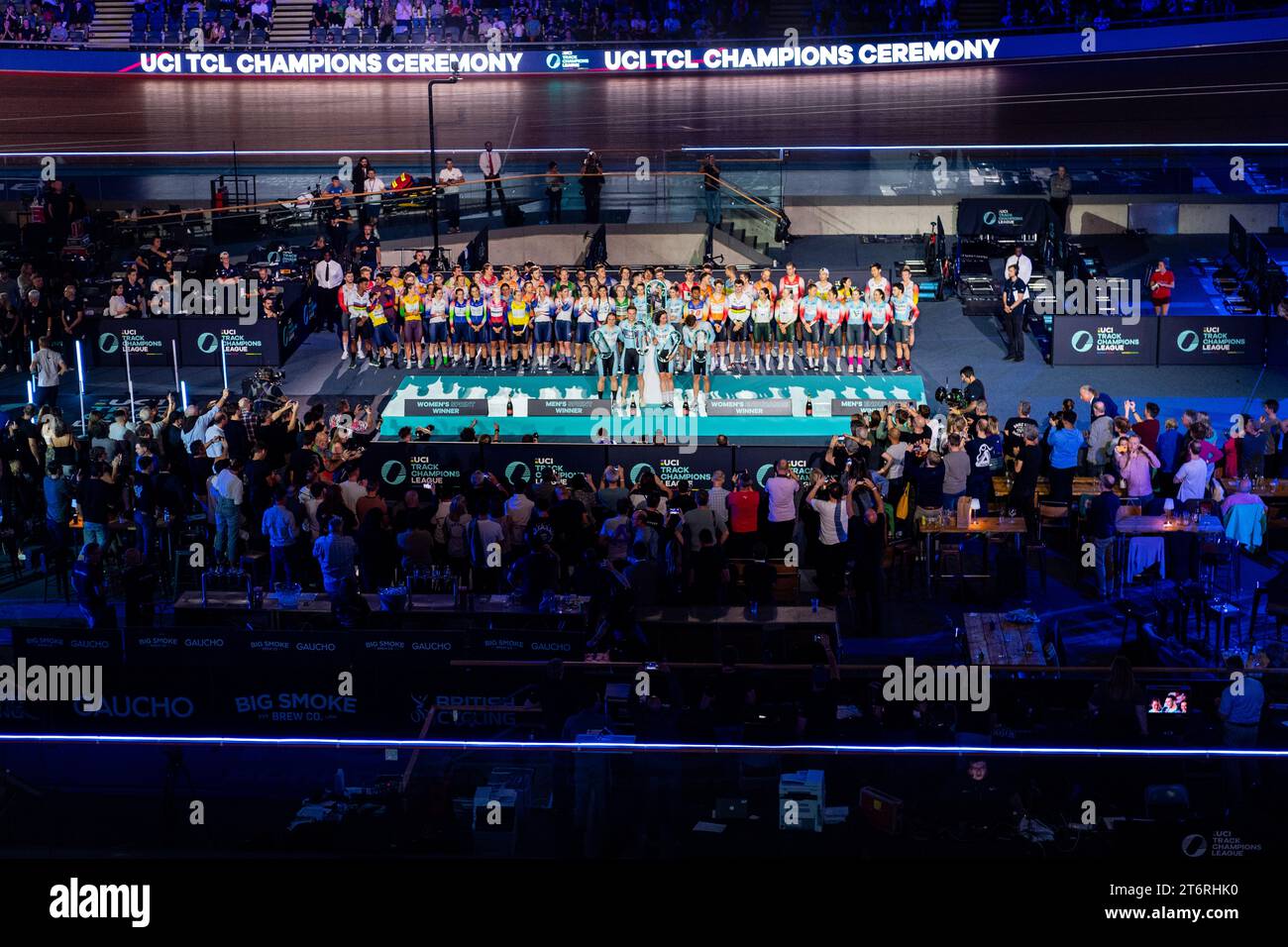 UCI TCL Champions Ceremony, Ellesse Andrews Damen-Sprint, Katie Archibald Frauen-Ausdauer, Dylan BIBIC Männer-Ausdauer und Harrie Lavreysen Männer-Sprint-Gewinner, Track Champions League London Runde 5 11. November. Stockfoto