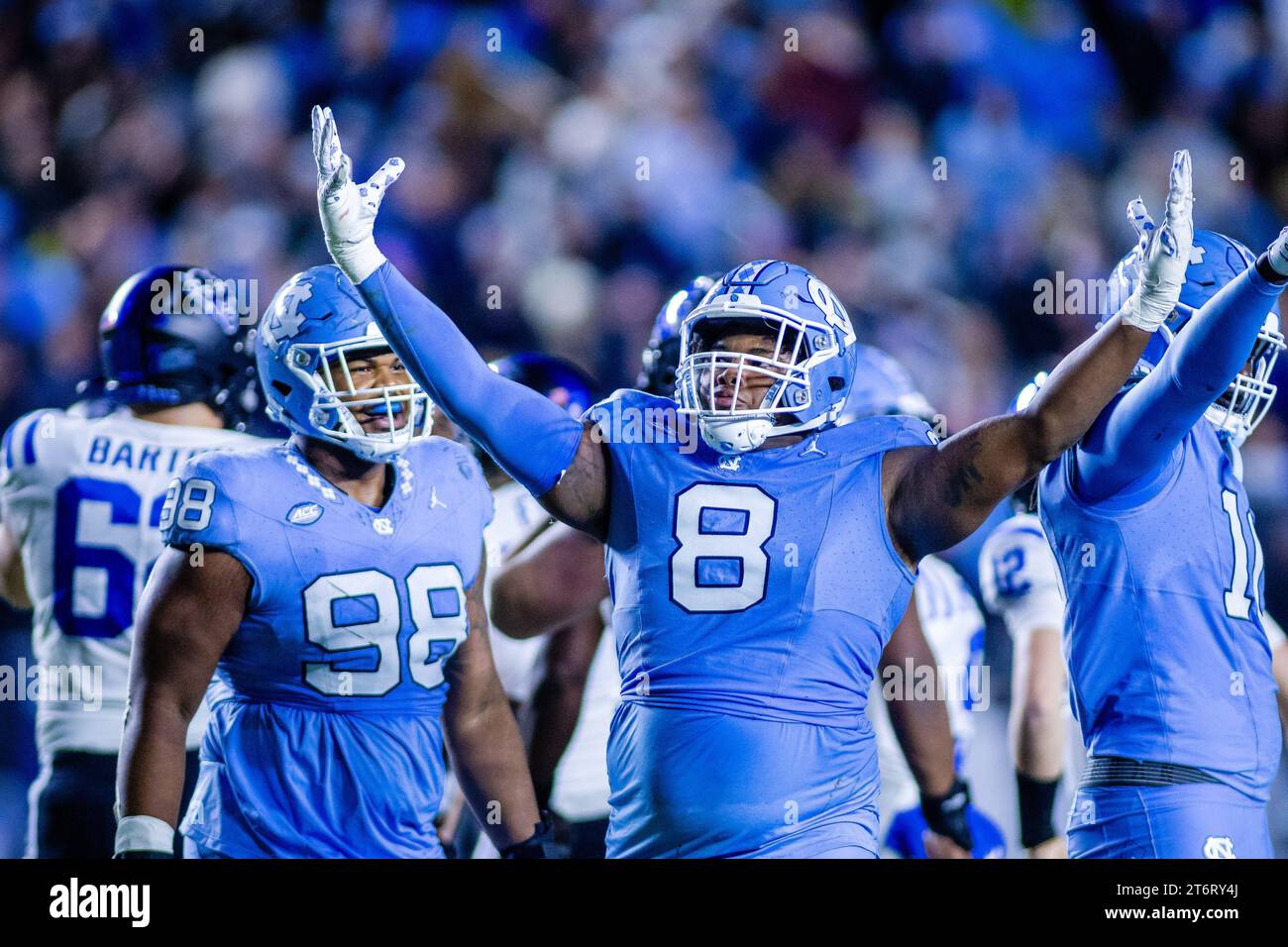 12. November 2023: North Carolina Tar Heels Defensive Lineman Myles Murphy (8) feiert nach einem Sack gegen die Duke Blue Devils im ACC Football Matchup im Kenan Memorial Stadium in Chapel Hill, NC. (Scott Kinser/CSM) Stockfoto