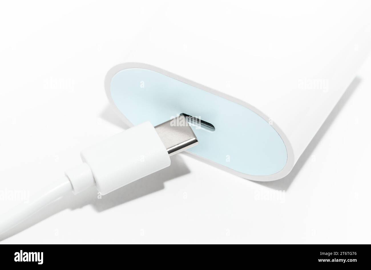 Ladegerät und USB-Kabel Typ-c, mit Schatten. Stockfoto