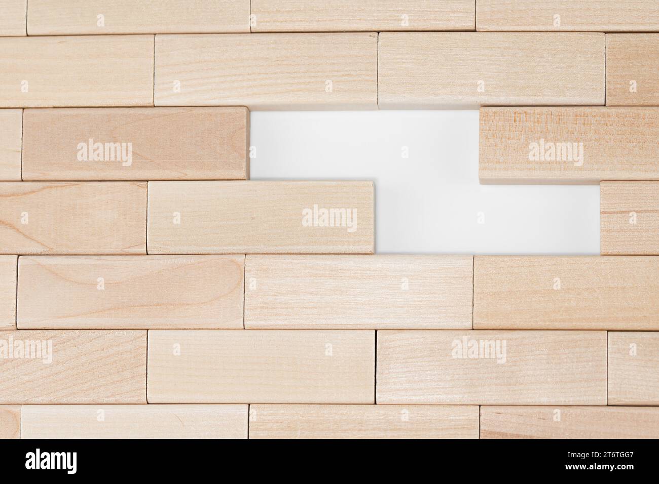 Holzblöcke zum Stapeln für die Endbearbeitung. Konzept der Problemlösung und Erfolgsplan. Stockfoto