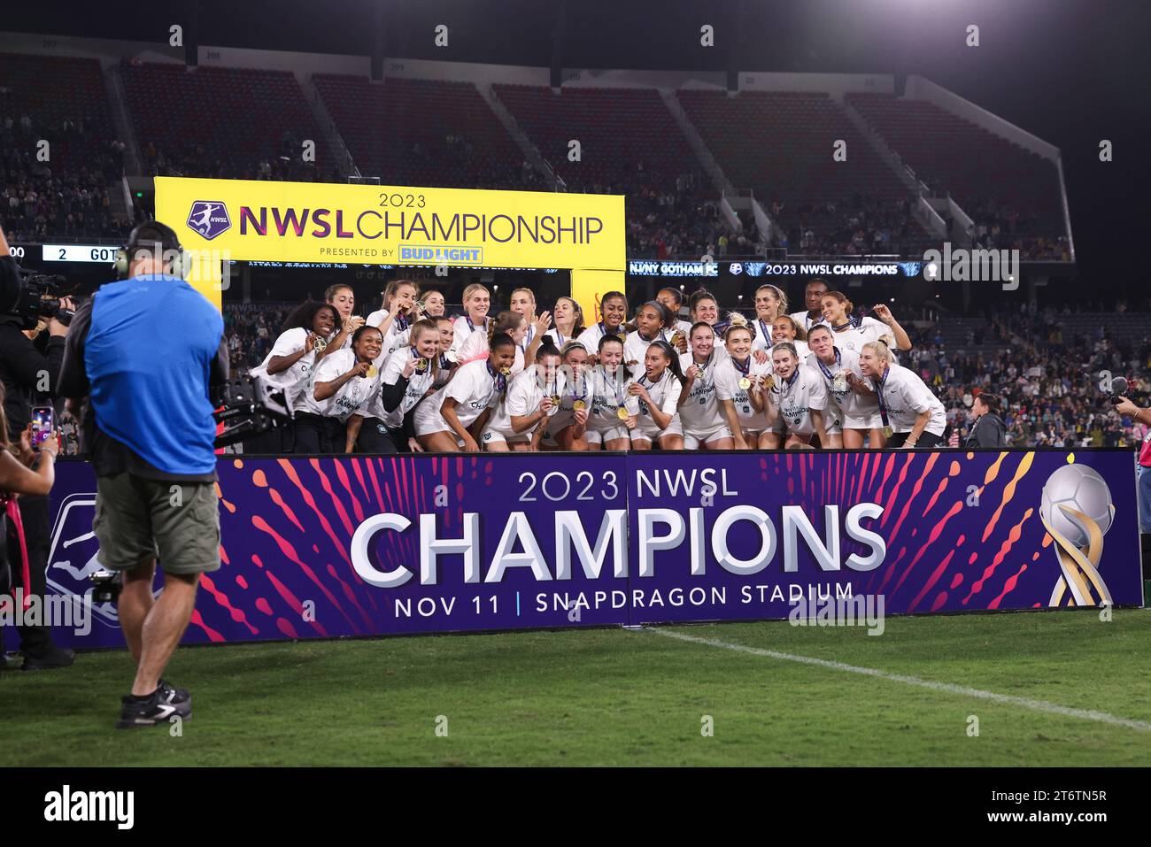 11. November 2023, San Diego, Kalifornien, USA: NJ/NY Gotham FC feiert den Sieg der NWSL-Meisterschaft 2023 zwischen OL Reign und NJ/NY Gotham FC im Snapdragon Stadium in San Diego, Kalifornien. (Kreditbild: © Brenton TSE/ZUMA Press Wire) NUR REDAKTIONELLE VERWENDUNG! Nicht für kommerzielle ZWECKE! Stockfoto